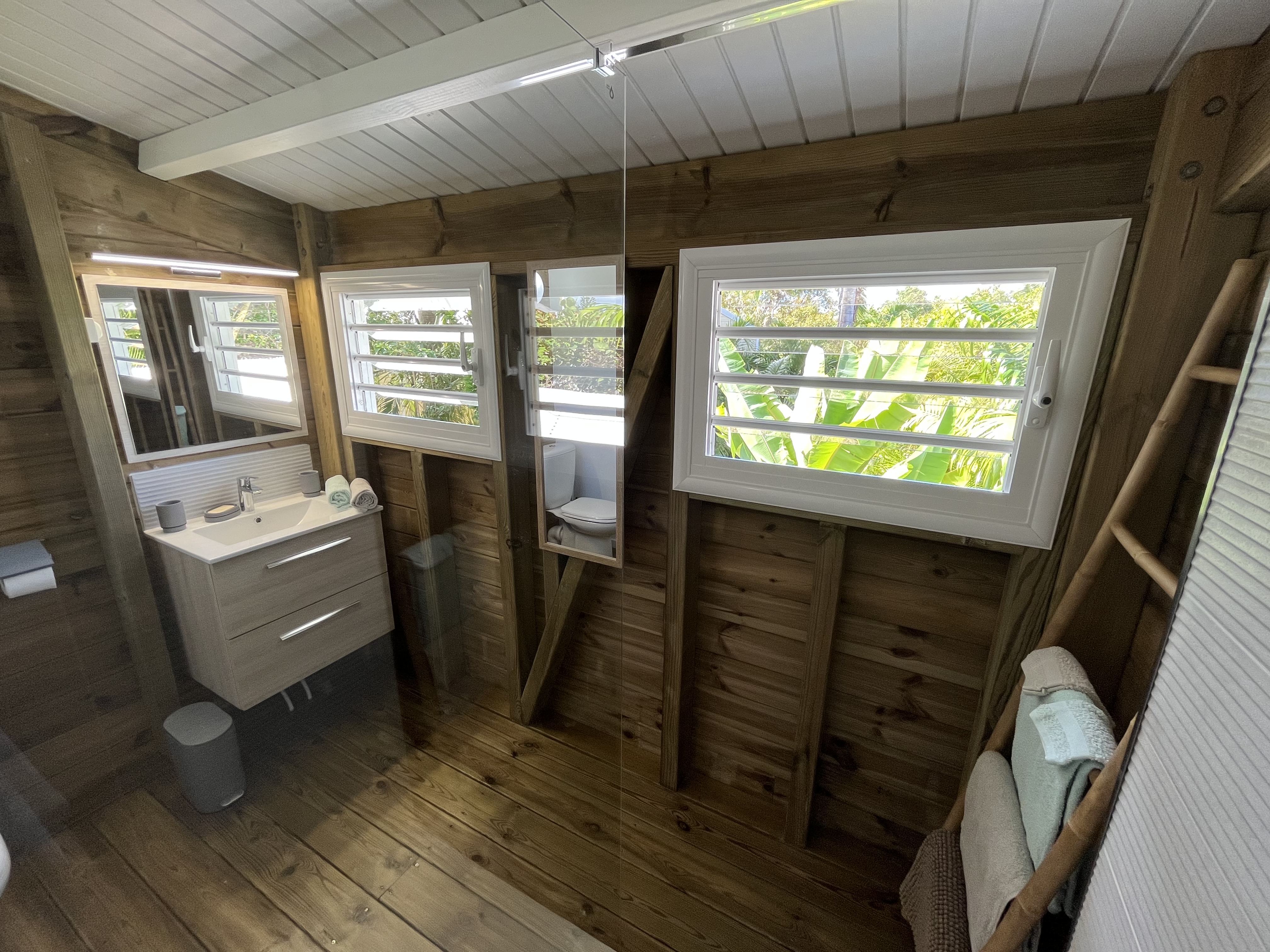 salle d' eau attenante à la 2ème chambre